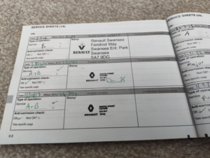 2015 Renault Captur 1.5 Signature Energy Dci 90 Stop & Start in Red — image 2
