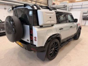 2020 Land Rover Defender 2.0 Defender Hse D Auto 4WD 5dr in Silver — image 2