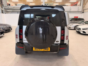 2020 Land Rover Defender 2.0 Defender Hse D Auto 4WD 5dr in Silver — image 5