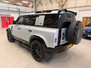 2020 Land Rover Defender 2.0 Defender Hse D Auto 4WD 5dr in Silver — image 6