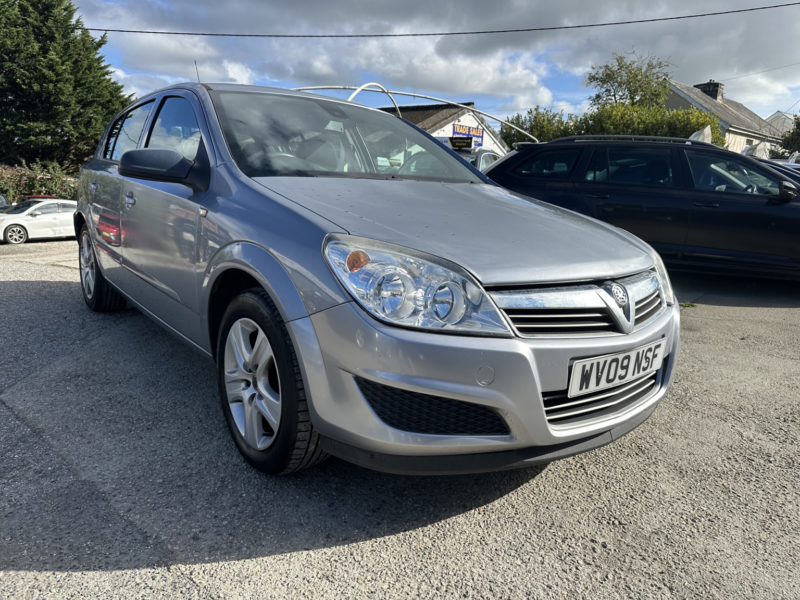 2009 Vauxhall Astra 1.6 I Active Plus in Silver — image 1