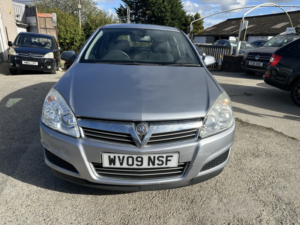 2009 Vauxhall Astra 1.6 I Active Plus in Silver — image 4