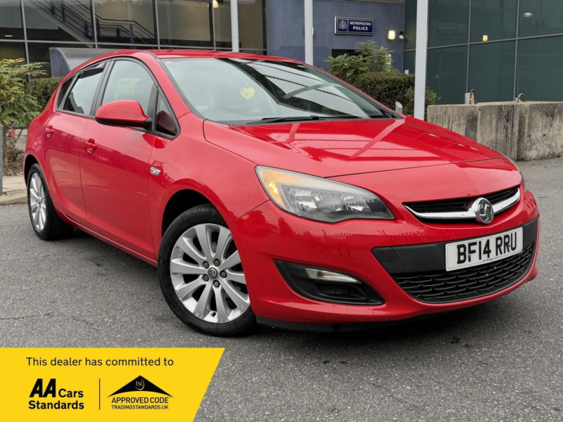 2014 Vauxhall Astra 1.6 16v Design Euro 5 5dr in Red — image 1