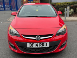 2014 Vauxhall Astra 1.6 16v Design Euro 5 5dr in Red — image 2