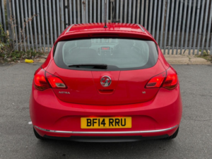 2014 Vauxhall Astra 1.6 16v Design Euro 5 5dr in Red — image 3