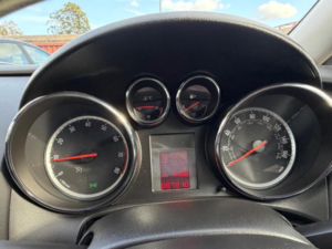 2014 Vauxhall Astra 1.6 16v Design Euro 5 5dr in Red — image 4
