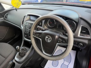2014 Vauxhall Astra 1.6 16v Design Euro 5 5dr in Red — image 5
