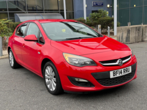 2014 Vauxhall Astra 1.6 16v Design Euro 5 5dr in Red — image 6