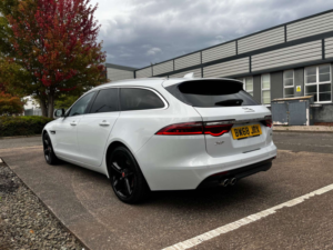 2018 Jaguar Xf 2.0 Xf Portfolio D AWD Auto 4WD 5dr in White — image 3