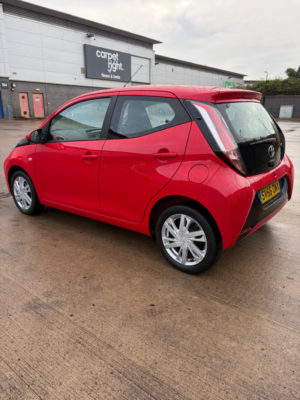2016 Toyota Aygo 1.0 Vvt-I X-Pression Hatchback 5dr Petrol Manual Euro 6 (68 Ps) in Red — image 3