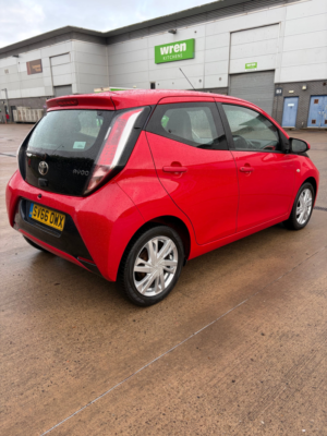 2016 Toyota Aygo 1.0 Vvt-I X-Pression Hatchback 5dr Petrol Manual Euro 6 (68 Ps) in Red — image 5
