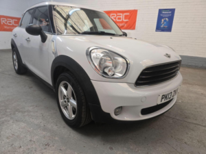 2013 MINI Countryman 1.6 One D Euro 5 (s/s) 5dr in White — image 2