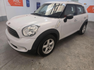 2013 MINI Countryman 1.6 One D Euro 5 (s/s) 5dr in White — image 4