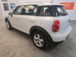 2013 MINI Countryman 1.6 One D Euro 5 (s/s) 5dr in White — image 6