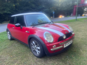 2004 MINI Hatch 1.6 Cooper Hatch in Red — image 2