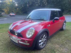 2004 MINI Hatch 1.6 Cooper Hatch in Red — image 4