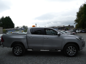 2017 Toyota Hilux 2.4 D-4d Invincible Pickup Double Cab 4dr Diesel Auto 4WD Euro 6 (tss, 3.5t) (150 Ps) in Silver — image 2