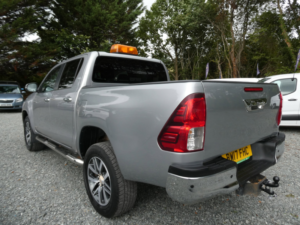 2017 Toyota Hilux 2.4 D-4d Invincible Pickup Double Cab 4dr Diesel Auto 4WD Euro 6 (tss, 3.5t) (150 Ps) in Silver — image 5