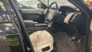 2019 Land Rover Discovery 3.0 Sd V6 Hse Auto 4WD Euro 6 (s/s) 5dr in Black — image 3