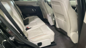 2019 Land Rover Discovery 3.0 Sd V6 Hse Auto 4WD Euro 6 (s/s) 5dr in Black — image 4