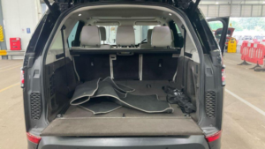 2019 Land Rover Discovery 3.0 Sd V6 Hse Auto 4WD Euro 6 (s/s) 5dr in Black — image 5