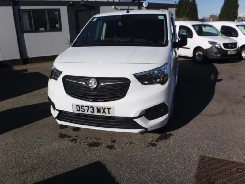 2023 Vauxhall Combo 1.5 Turbo D 2300 Pro in White — image 1