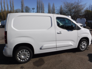 2023 Vauxhall Combo 1.5 Turbo D 2300 Pro in White — image 4
