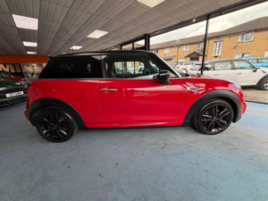 2020 MINI Hatch 1.5 Cooper Sport Euro 6 (s/s) 3dr in Red — image 2