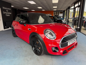 2020 MINI Hatch 1.5 Cooper Sport Euro 6 (s/s) 3dr in Red — image 3