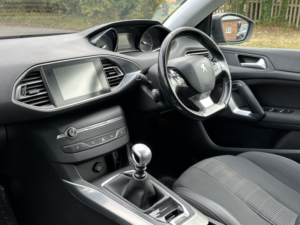 2016 Peugeot 308 Sw 1.6 Bluehdi Allure in Blue — image 3