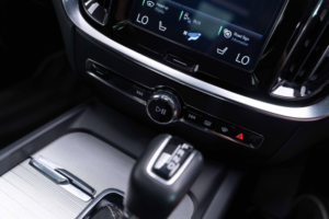 2019 Volvo V60 2.0 D4 R-Design Auto Euro 6 (s/s) 5dr in Red — image 4