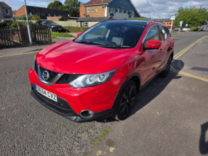 2014 Nissan Qashqai 1.2 Dig-T Tekna 2WD Euro 5 (s/s) 5dr in Red — image 3