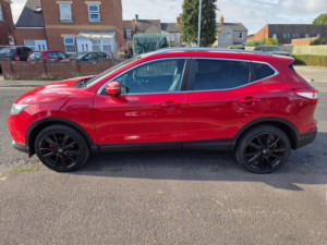 2014 Nissan Qashqai 1.2 Dig-T Tekna 2WD Euro 5 (s/s) 5dr in Red — image 5