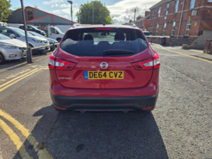 2014 Nissan Qashqai 1.2 Dig-T Tekna 2WD Euro 5 (s/s) 5dr in Red — image 6
