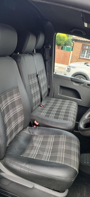 2010 Volkswagen Transporter in Grey — image 5