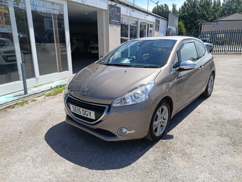 2015 Peugeot 208 1.2 Vti Puretech Allure in Grey — image 1