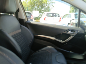 2015 Peugeot 208 1.2 Vti Puretech Allure in Grey — image 4