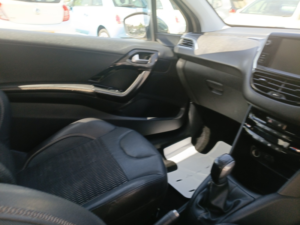 2015 Peugeot 208 1.2 Vti Puretech Allure in Grey — image 5
