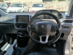 2015 Peugeot 208 1.2 Vti Puretech Allure in Grey — image 6