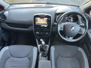 2016 Renault Clio 0.9 Tce Dynamique S Nav Euro 6 (s/s) 5dr in Red — image 2