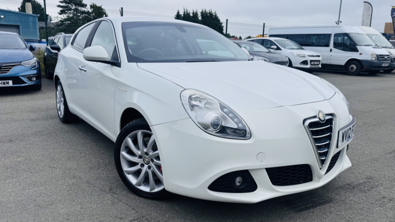2012 Alfa Romeo Giulietta 1.4 Giulietta 1.4 Tb Multiair 170 Bhp Lusso in White — image 1