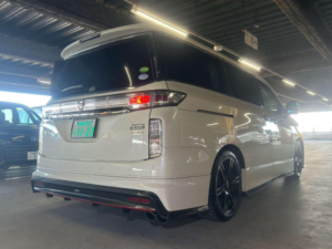2017 Nissan Elgrand 3.5 V6 4WD Highway Star Premium *nismo* 5dr 7 Seats in White — image 2