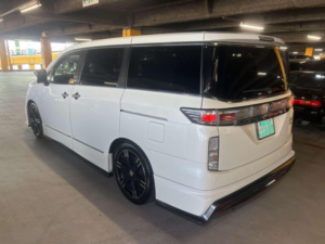 2017 Nissan Elgrand 3.5 V6 4WD Highway Star Premium *nismo* 5dr 7 Seats in White — image 3