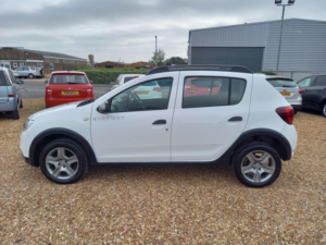 2017 Dacia Sandero Stepway 1.5 Dci Laureate Euro 6 (s/s) 5dr in White — image 4