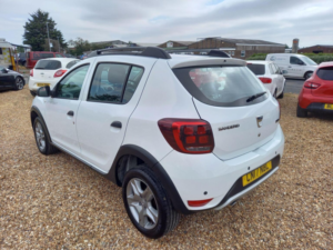 2017 Dacia Sandero Stepway 1.5 Dci Laureate Euro 6 (s/s) 5dr in White — image 5