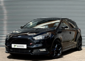 2016 Ford Focus 2.0 T Ecoboost St-3 in Black — image 2