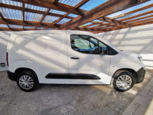 2022 Peugeot Partner 1.5 Bluehdi 1000 Professional Premium in Blue — image 4