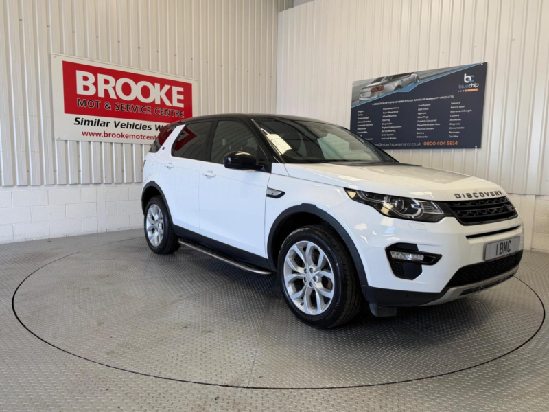 2015 Land Rover Discovery Sport 2.2 Sd4 Hse Auto 4WD Euro 5 (s/s) 5dr in White — image 1