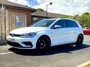 2017 Volkswagen Golf R 2.0 Tsi 310 DSG 5-Door 4motion - Fsh - Mk7.5 Model - 19inch Pretorias, Digital Dash - 54k - White in White — image 5