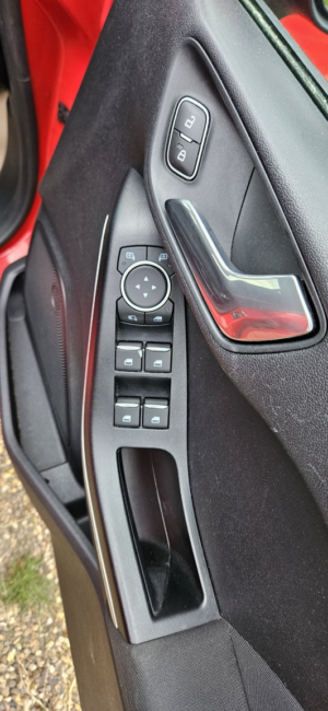 2018 Ford Fiesta 1.0 T Ecoboost Titanium in Red — image 4